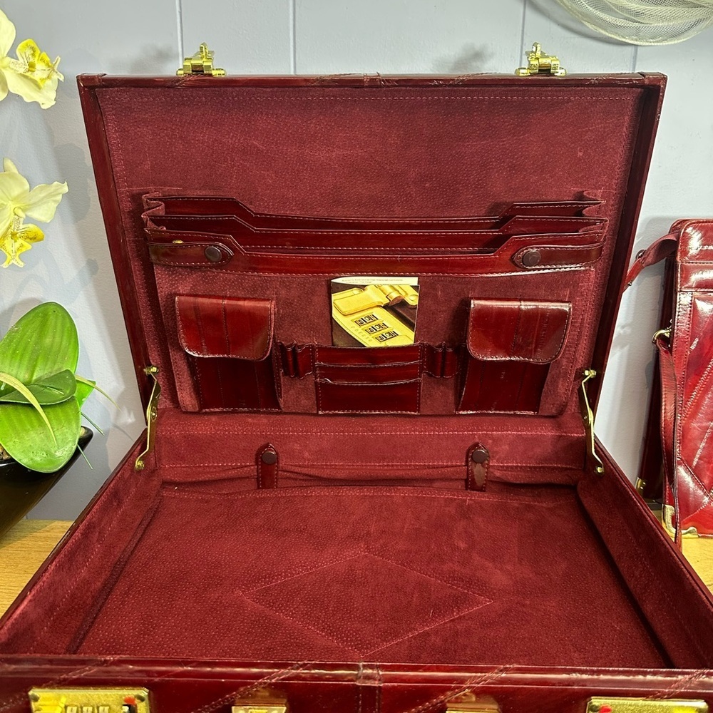 Elegant Burgundy EEL skin vintage Attaché SET - Picture 9 of 15